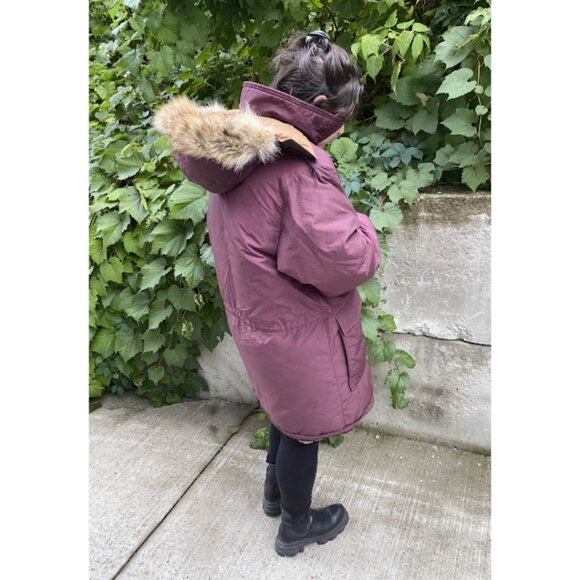 Vintage 90s oversized Snow Goose Canada Goose Down Winter Coat in Burgundy Fur - Picture 10 of 16